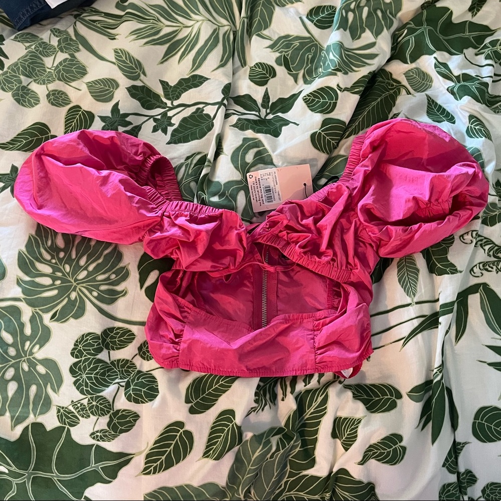 MISSGUIDED hot pink tie bust front cutout cap sleeve crop top